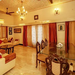 Santosh - The House Of Antiques And Art Holiday home Udaipur